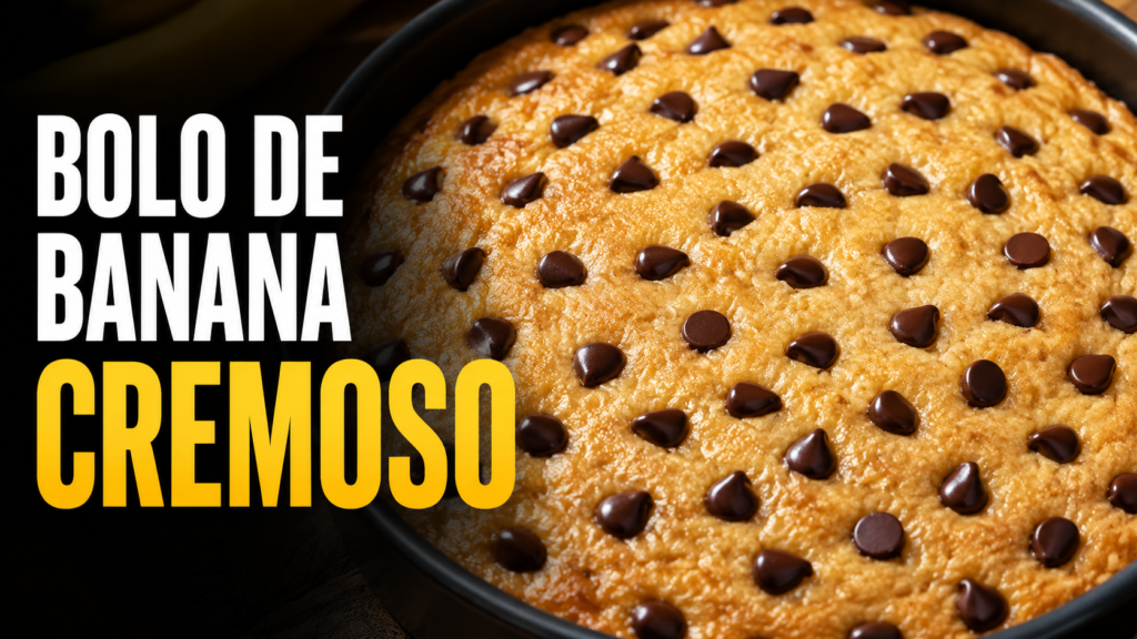 Antes de jogar aquela banana bem madura fora, abra e confira: ela pode virar um bolo cremoso de banana com aveia delicioso.